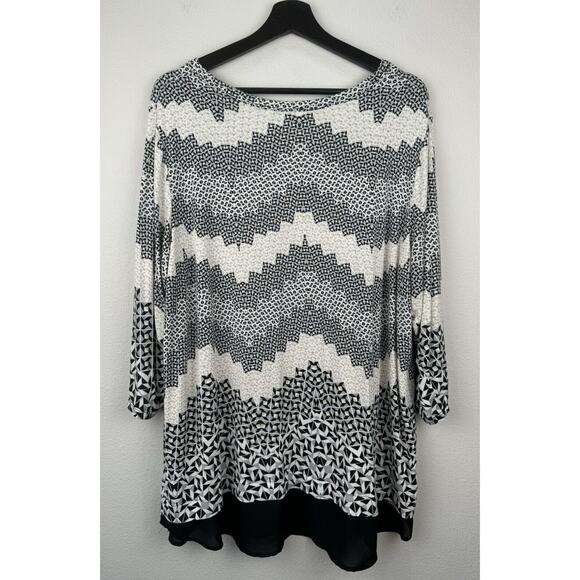 Rose & Olive Top Womens Size 2X Black White 3/4 Sleeve Geometric Artsy Stretch - Picture 3 of 12